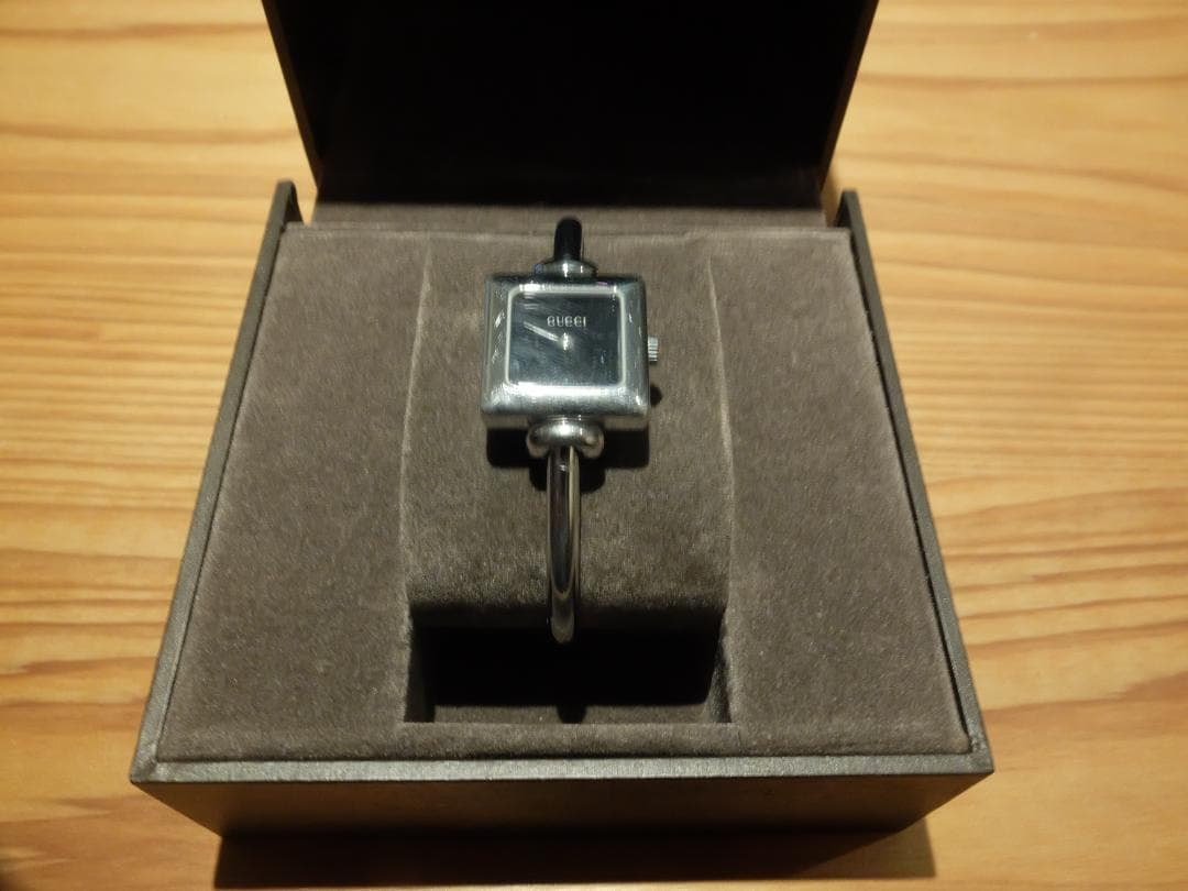 GUCCI 1900L　バングルウォッチ