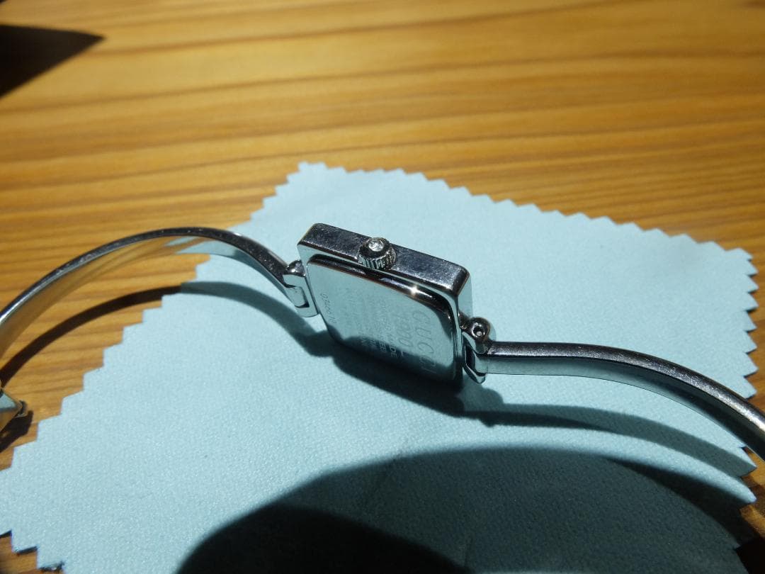 GUCCI 1900L　バングルウォッチ