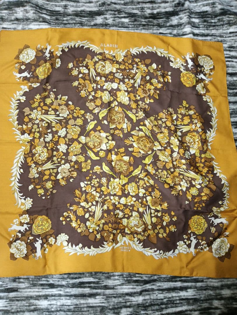 HERMES ALADIN 花柄スカーフ　約87センチ