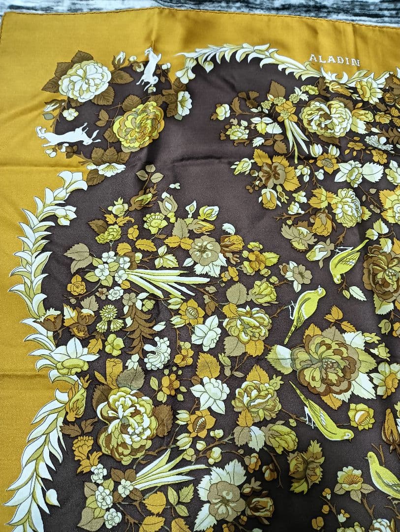 HERMES ALADIN 花柄スカーフ　約87センチ