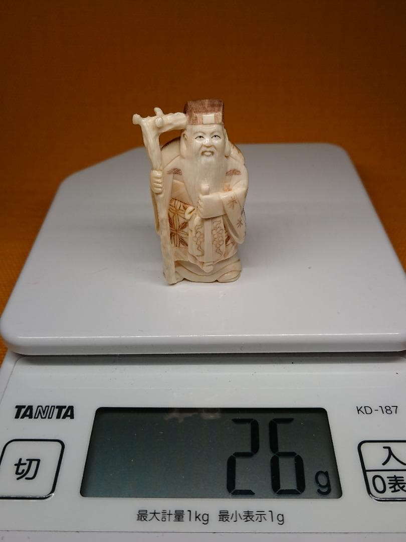 人形　天然素材　彫刻　彫像　根付　置物　インテリア　工芸品　美術品　A2504