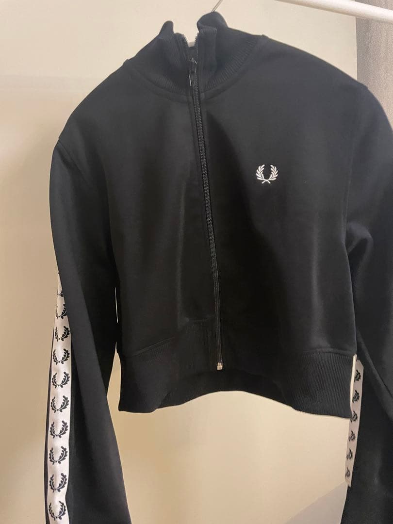 FRED PERRY⭐︎クロップド丈⭐︎トラックジャケット