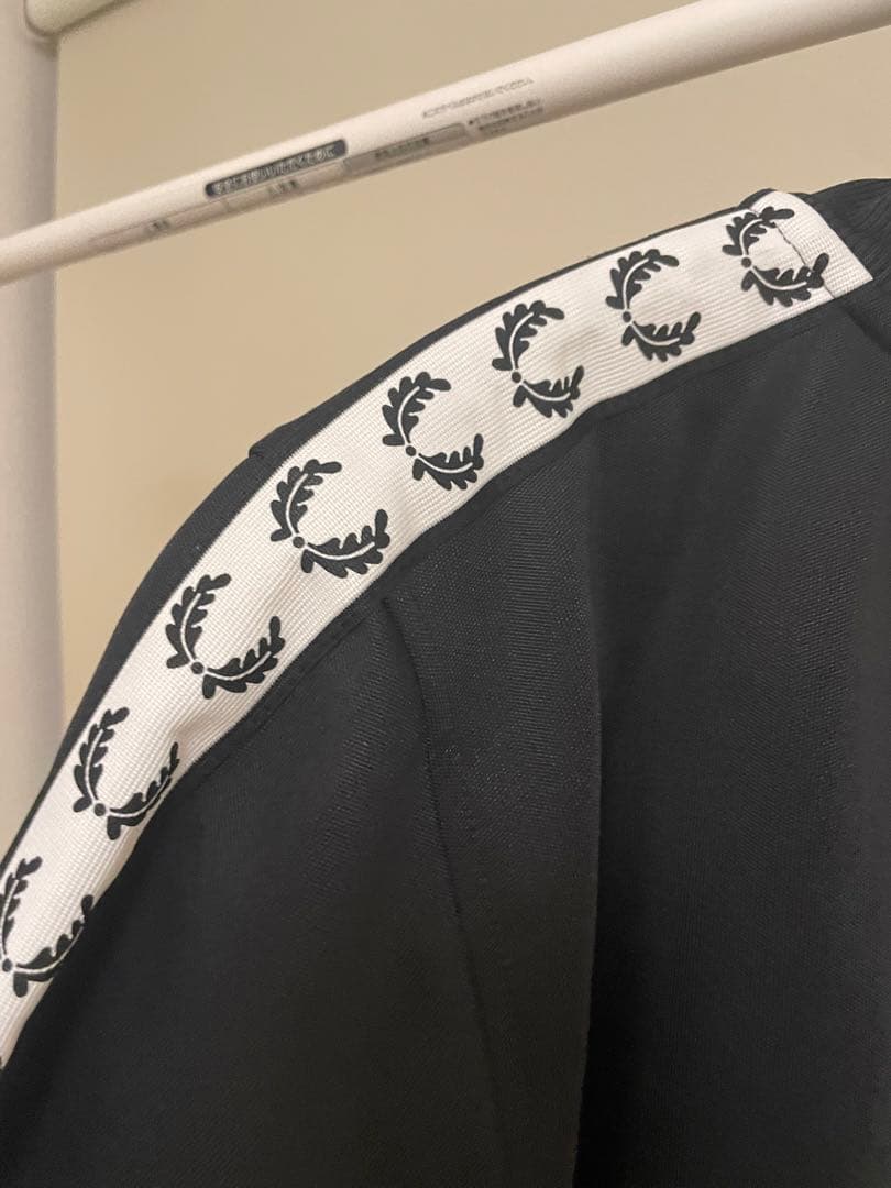 FRED PERRY⭐︎クロップド丈⭐︎トラックジャケット