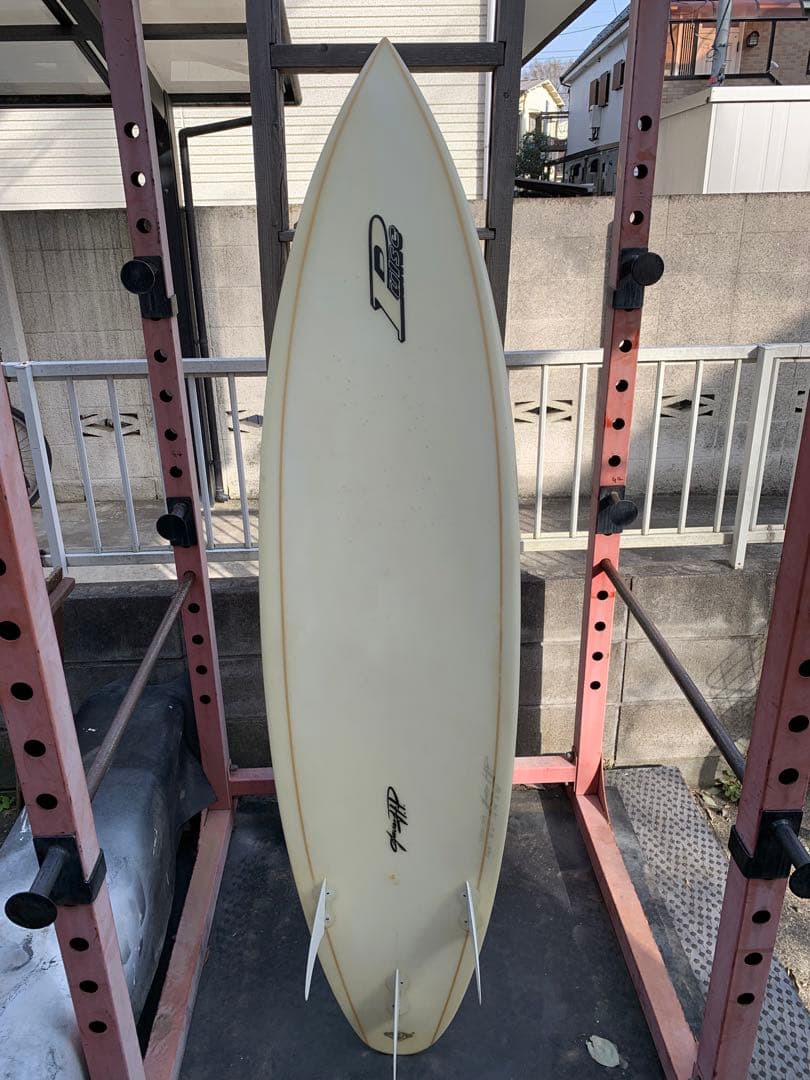 pulse xtr5.0 ショートボード　フィン付き