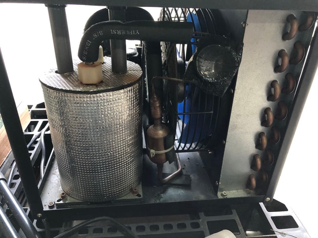 ズワイがに用大型アクリル水槽と冷却ユニット