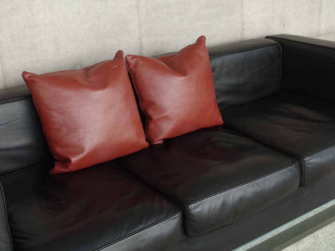 ル・コルビュジエLC2 3人掛け黒レザー IDC大塚 送料込 参考79.8万