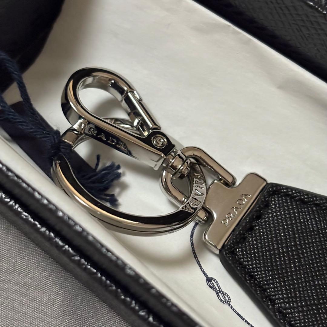 PRADA トライアングルロゴ サフィアーノレザー キーチェーン キーホルダー