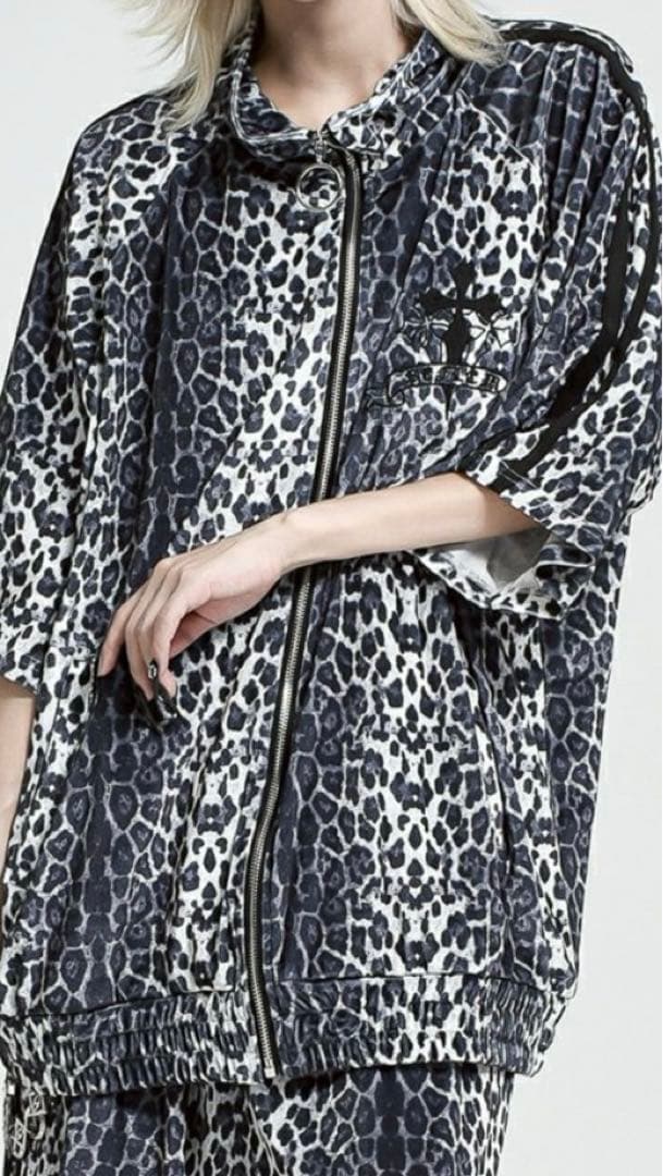 『REFLEM/レフレム』クロス刺繍ベロアトラックジャージレオパード