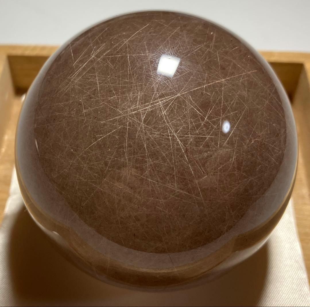 ルチルクォーツ 球体 丸玉　巨大　約8cm 666.7g 木箱入り
