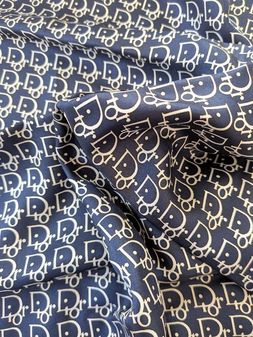 美品　クリスチャン ディオール Dロゴ SILK100% ミニスカーフ　即日発送