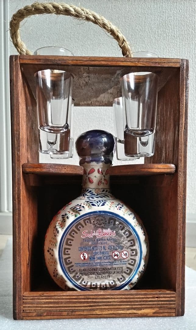 テキーラアネホ セルビン焼 ボトル ショットグラス4つ