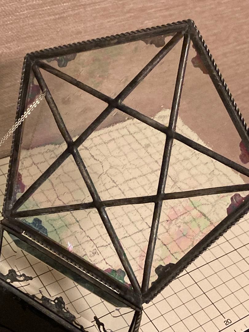 匿名配送 小物入れ 五芒星 足付きステンドグラス風アクセサリーボックス 星 魔女