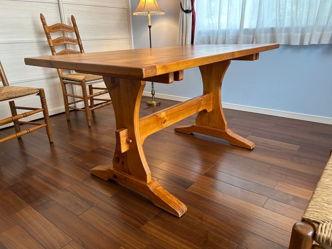 アントステラ・木製ダイニングテーブル ・4〜6人用　パイン材・カントリー