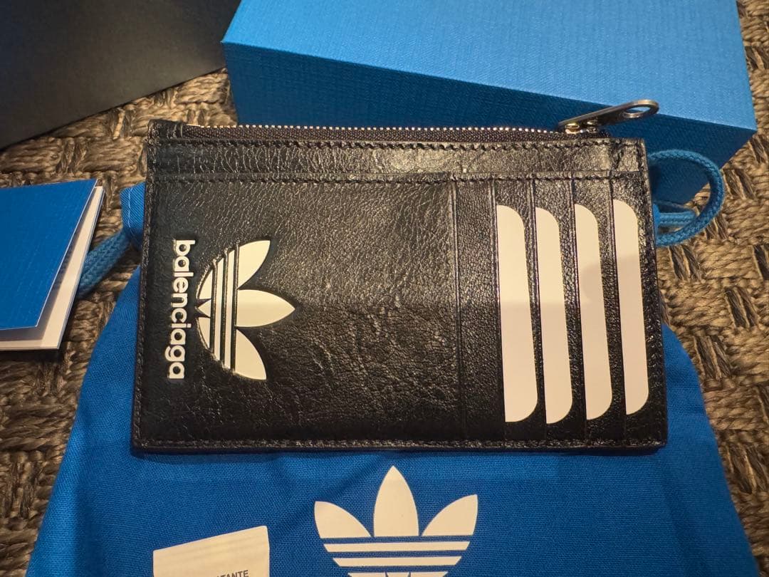 Balenciaga × adidas ケース