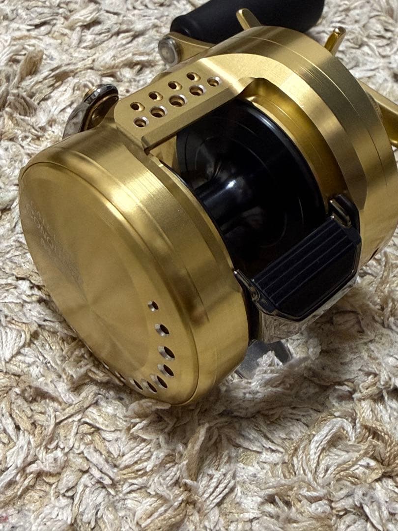 美品　23 カルカッタコンクエストMD 300XGLH 右巻き シマノ
