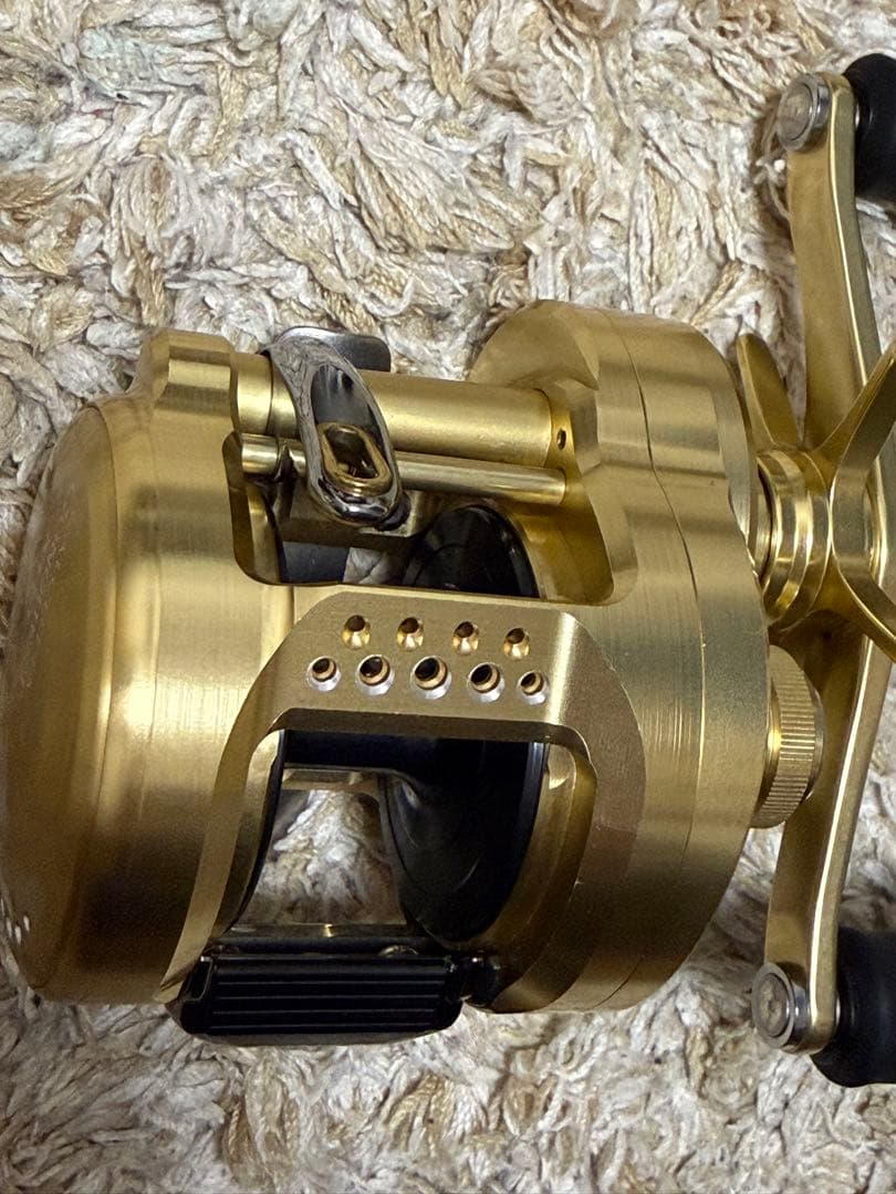 美品　23 カルカッタコンクエストMD 300XGLH 右巻き シマノ