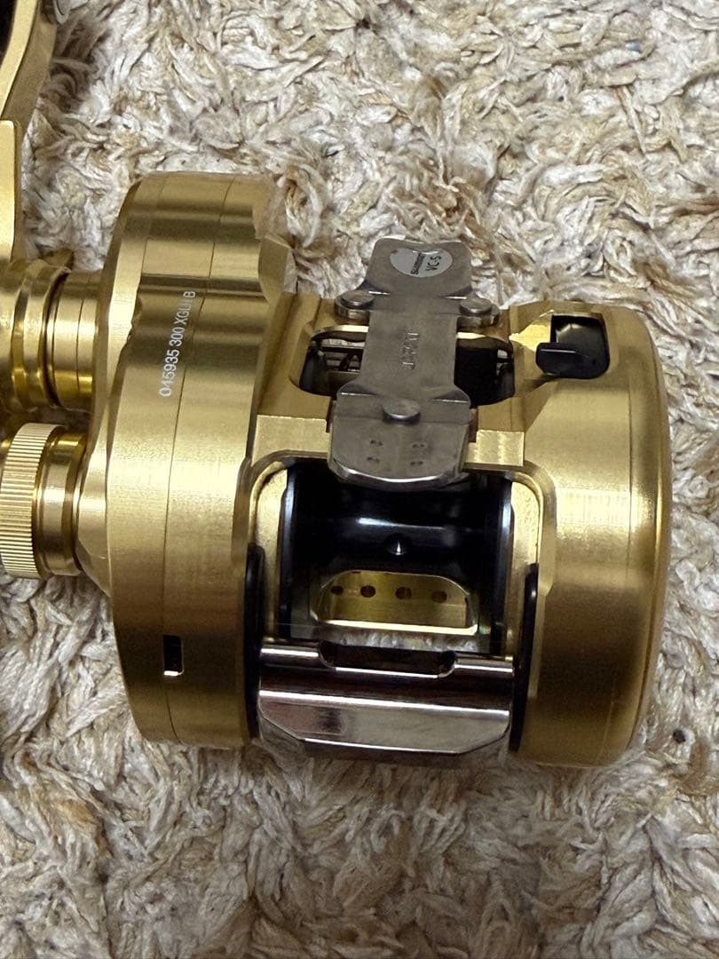 美品　23 カルカッタコンクエストMD 300XGLH 右巻き シマノ