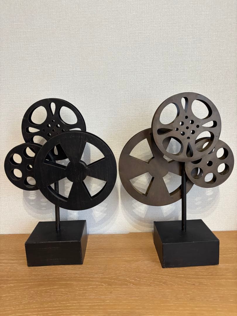 ２つ　Deco 79 映画テーマ 置物 ブラウン