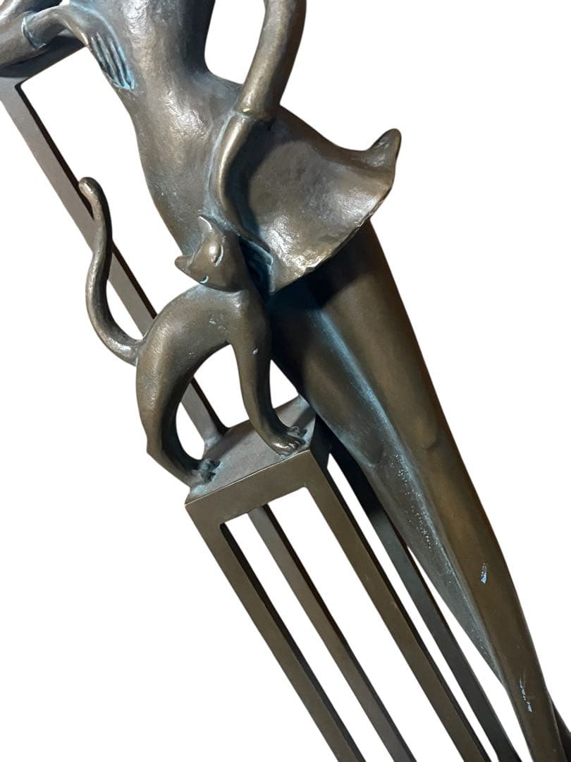 【中古】ブロンズ像「自分の時間」長房一洋作　女性と猫のブロンズ彫刻