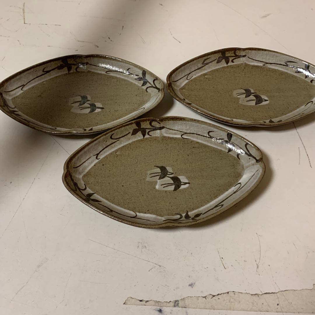 グレーの楕円形皿 3枚セット 花模様　13-897