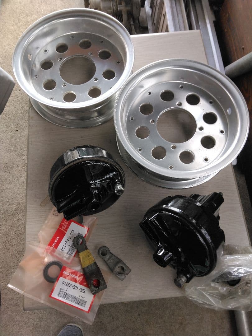 モンキー4l Z50z ？　アルミホイールと前後ハブ