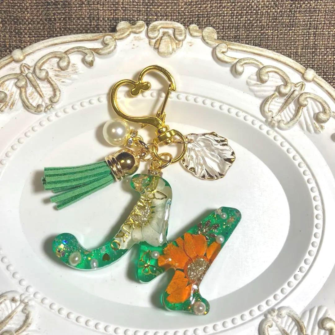 お花のイニシャルキーホルダー♪