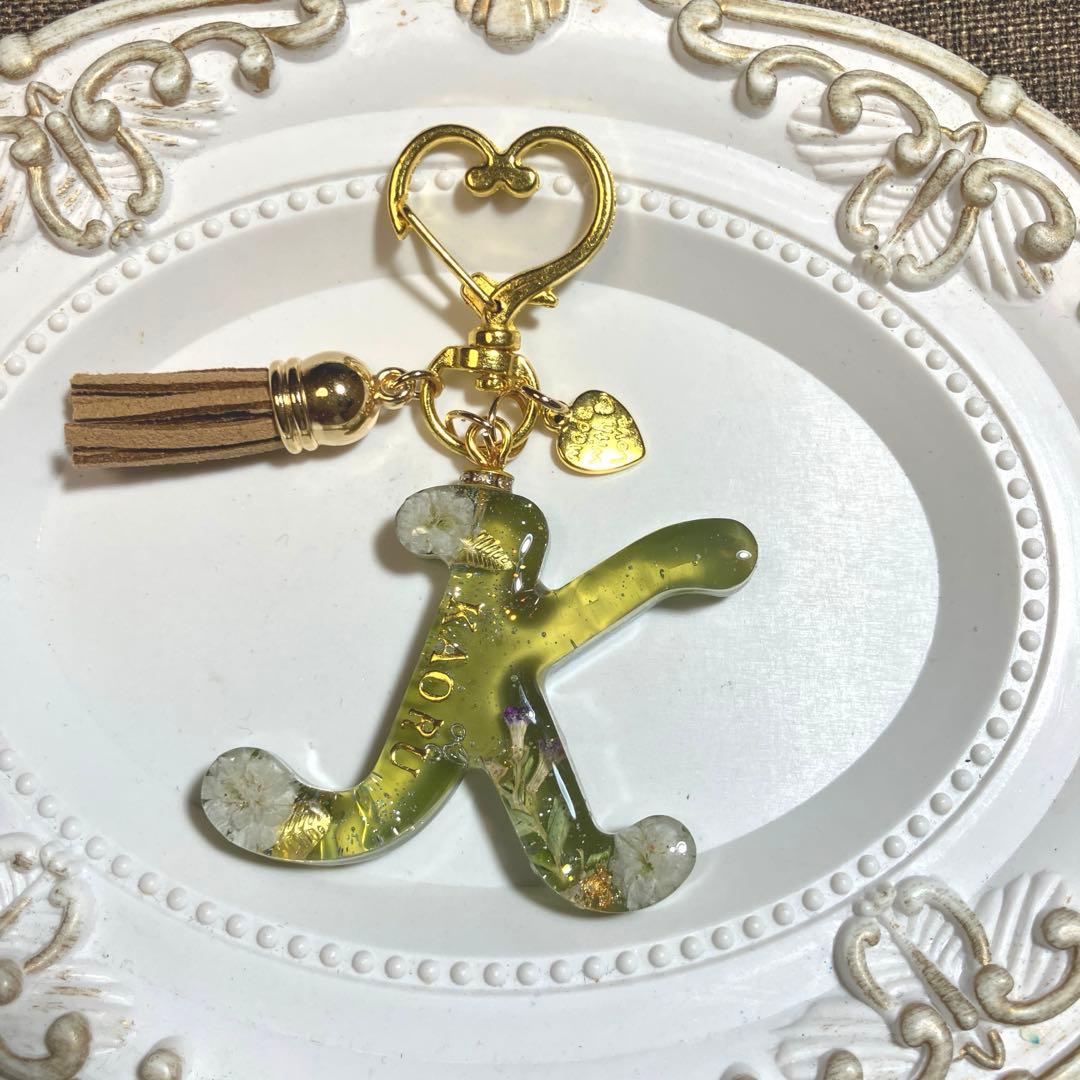 お花のイニシャルキーホルダー♪