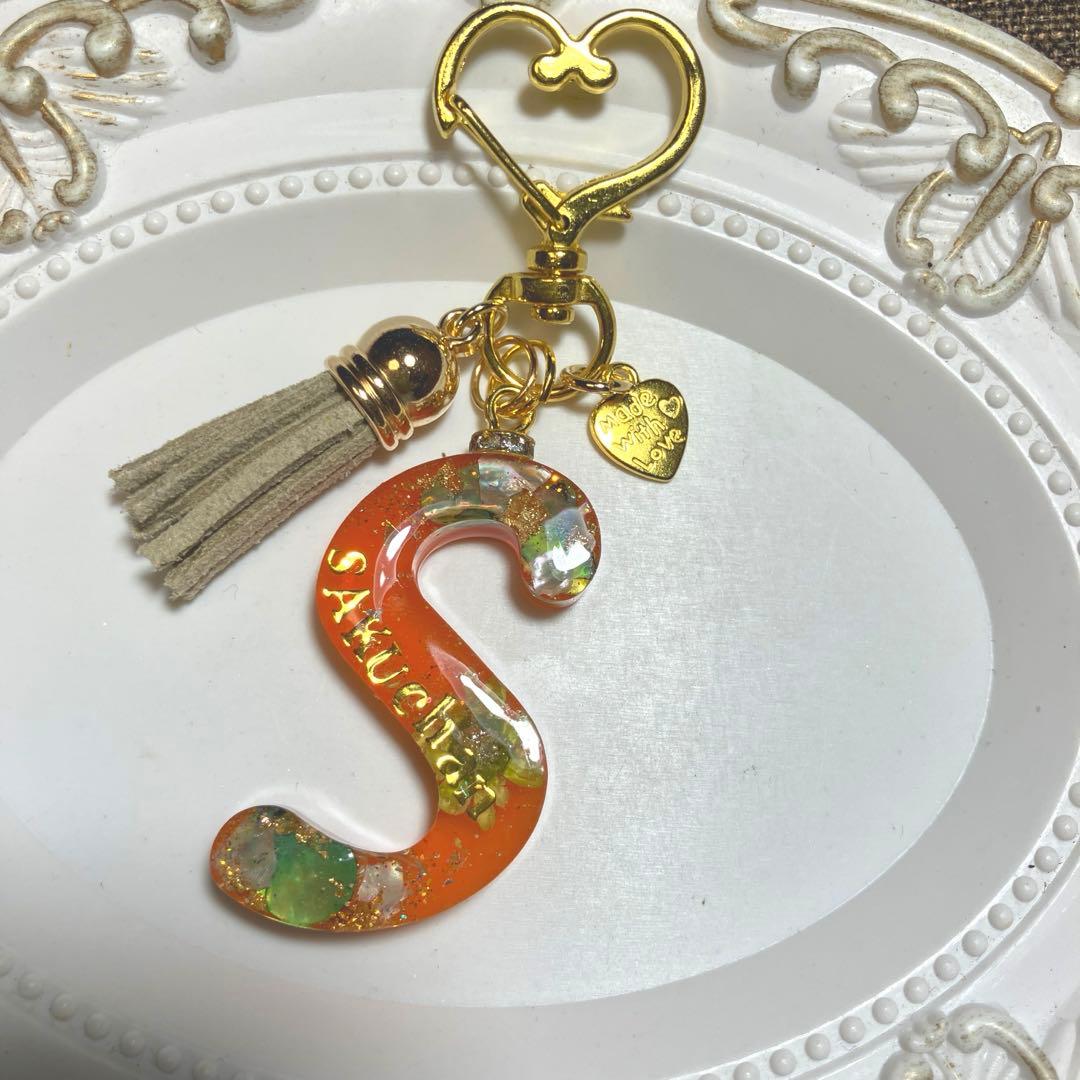 お花のイニシャルキーホルダー♪