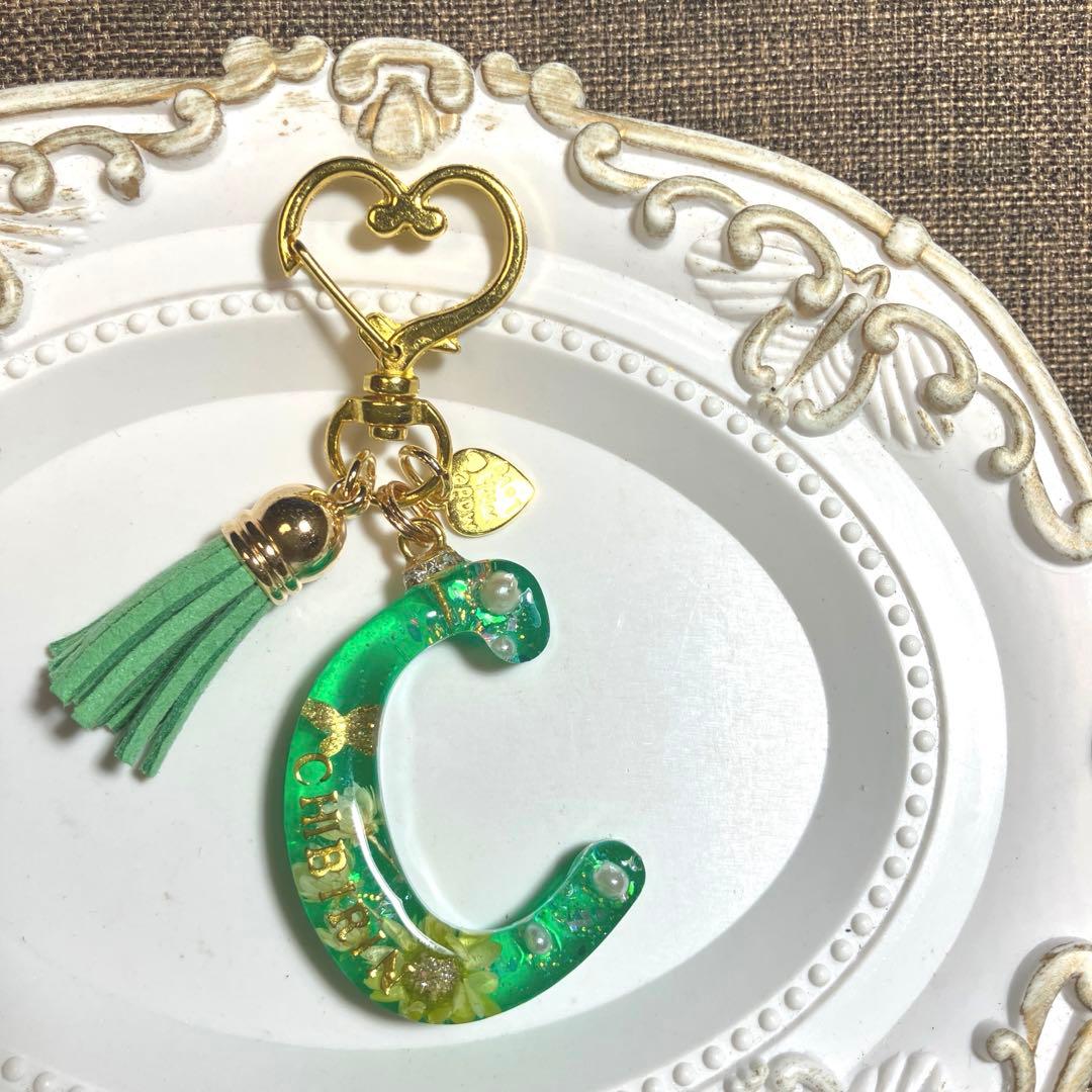 お花のイニシャルキーホルダー♪