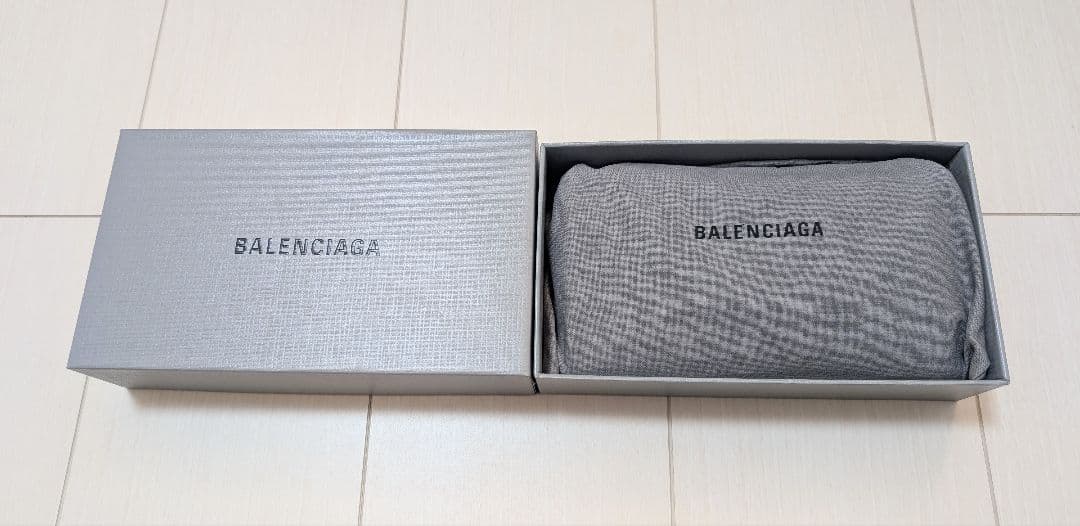 只今お値下げ中！BALENCIAGA ブラックレザー長財布
