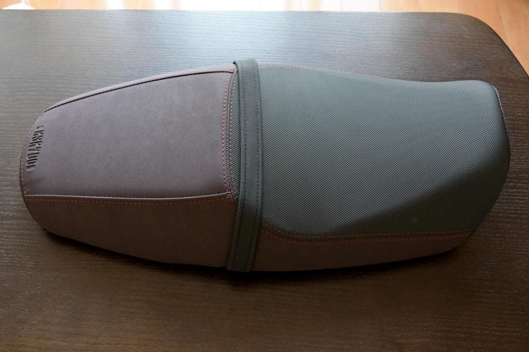 美品 XSR900 旧型　シート