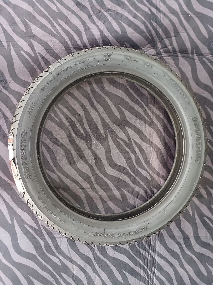 ブリジストンBattlax BT46 100/90-18チューブレス新品！