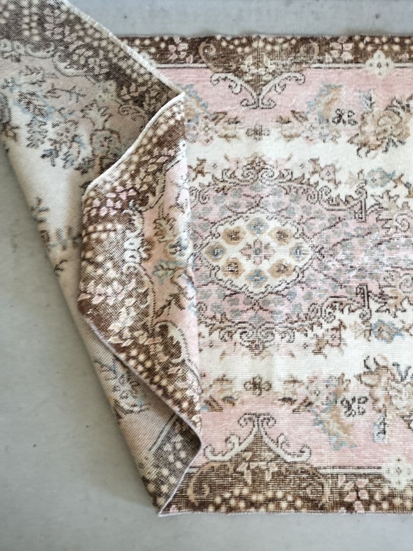 パステルピンクと明るいブラウン　ヴィンテージラグ　石田ゆり子さん　No.679