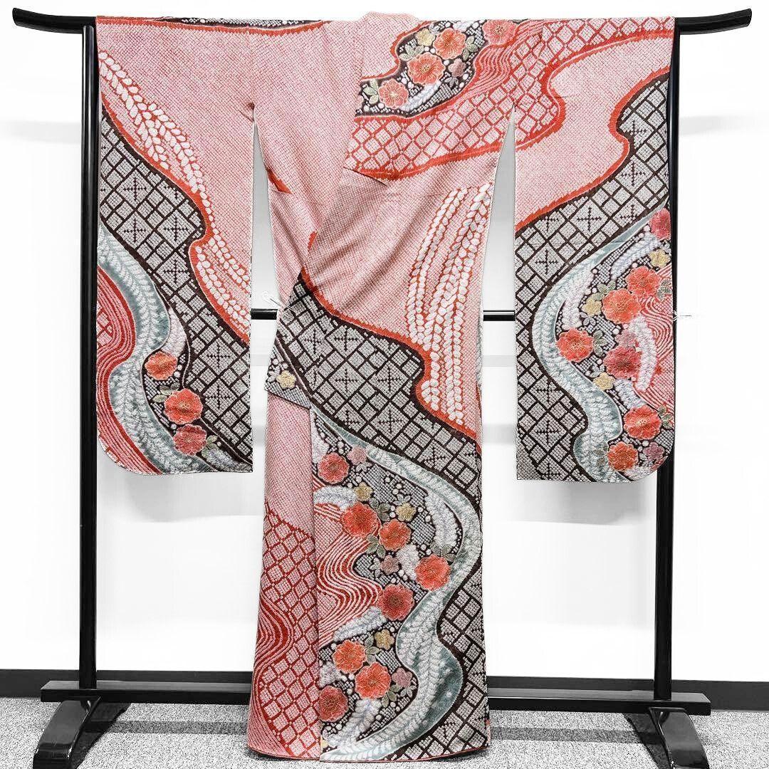 総絞りに金彩の振袖　着物