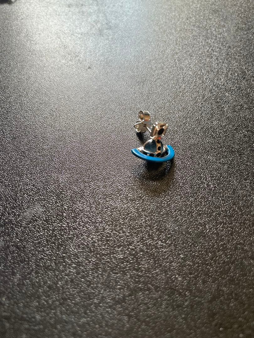 Vivienne Westwood片耳用ピアス