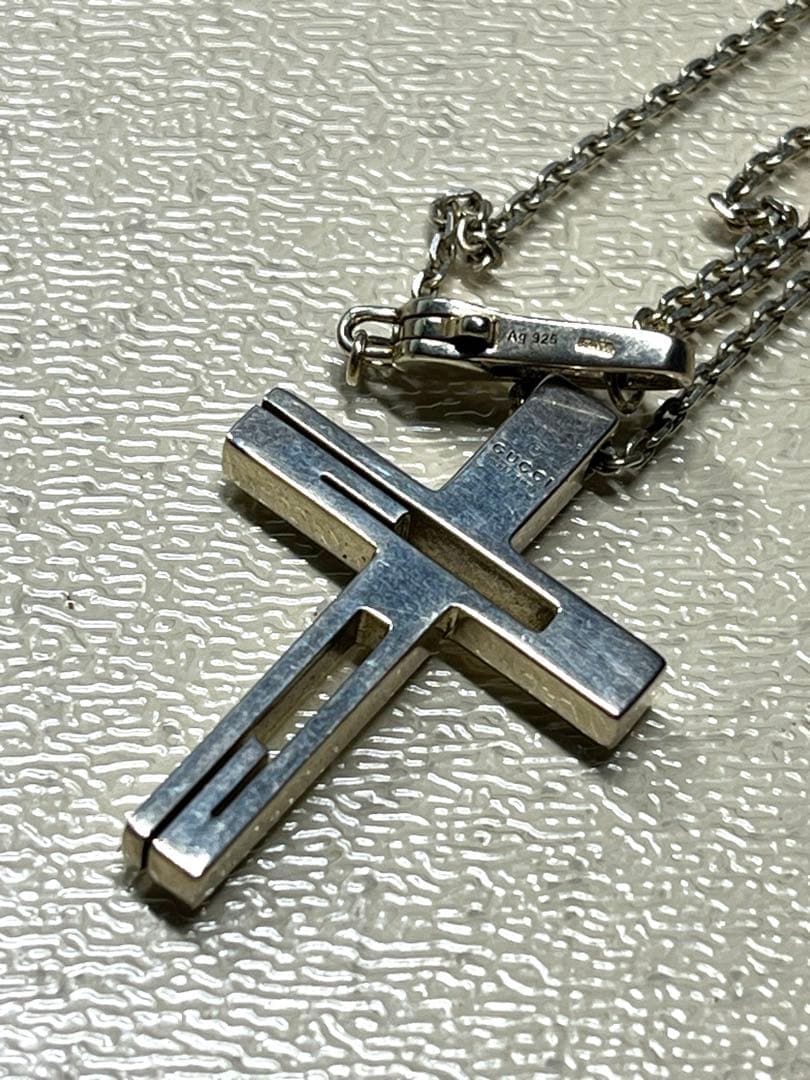 GUCCI クロスネックレス　十字架