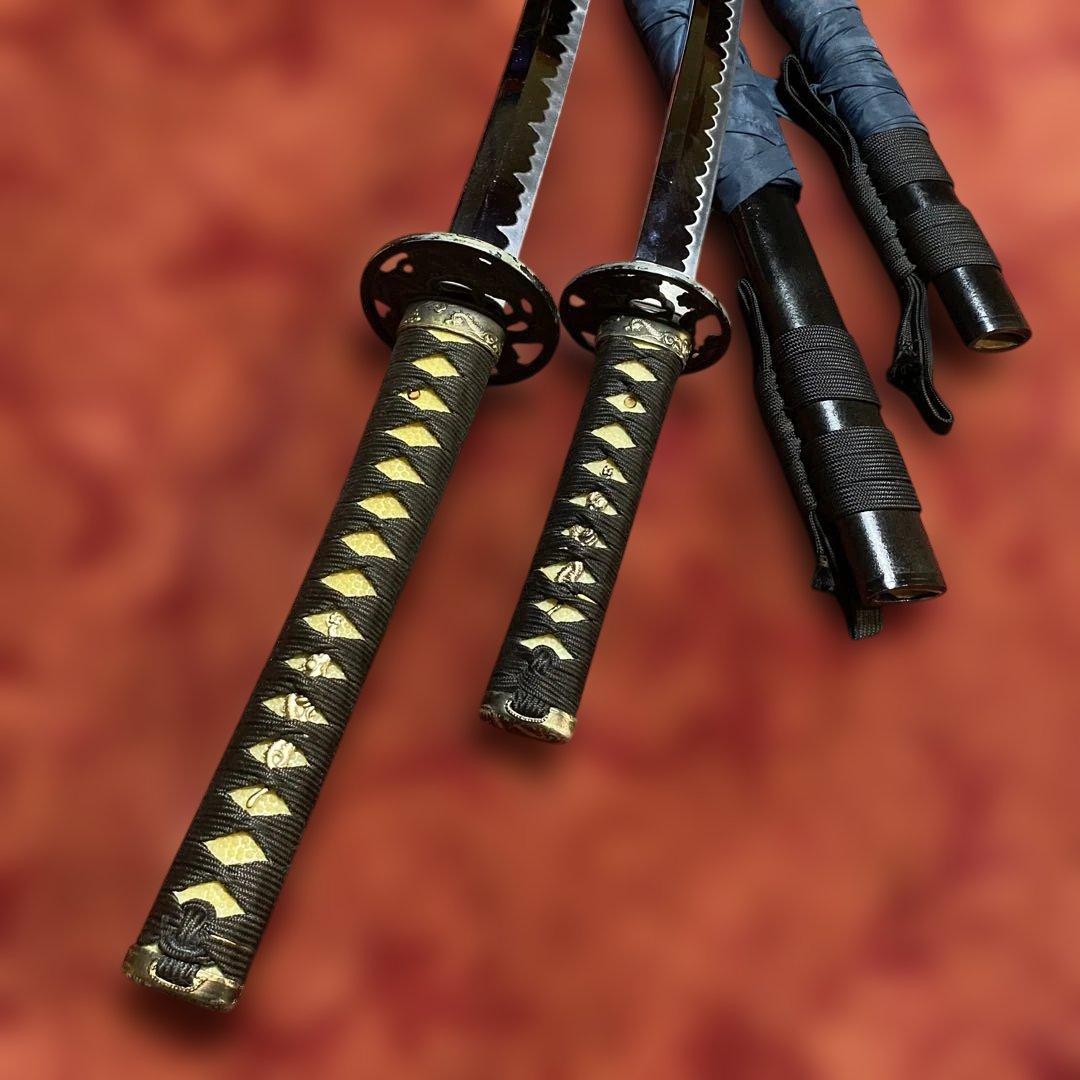 格安模造刀大小2本 黒柄 龍彫透し丸鍔黒梨地鞘(刀袋付)