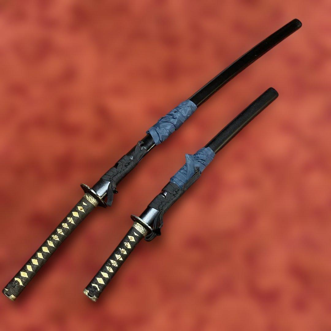 格安模造刀大小2本 黒柄 龍彫透し丸鍔黒梨地鞘(刀袋付)