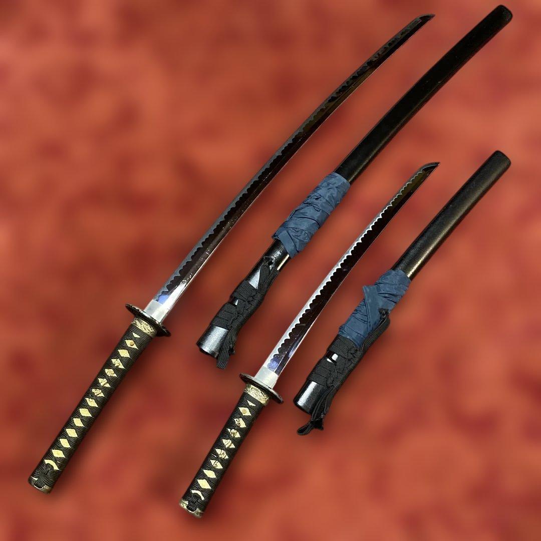 格安模造刀大小2本 黒柄 龍彫透し丸鍔黒梨地鞘(刀袋付)