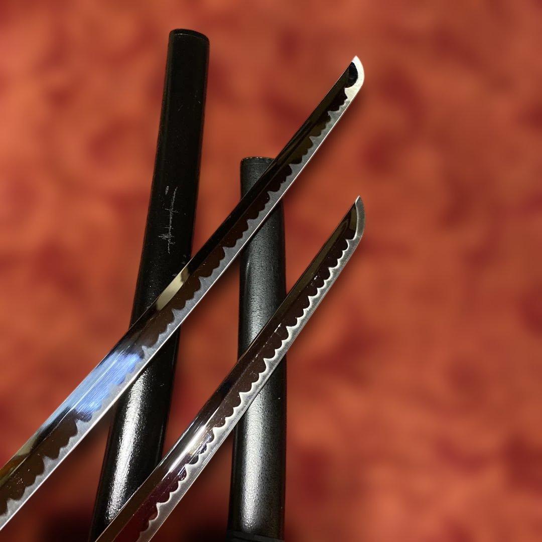 格安模造刀大小2本 黒柄 龍彫透し丸鍔黒梨地鞘(刀袋付)