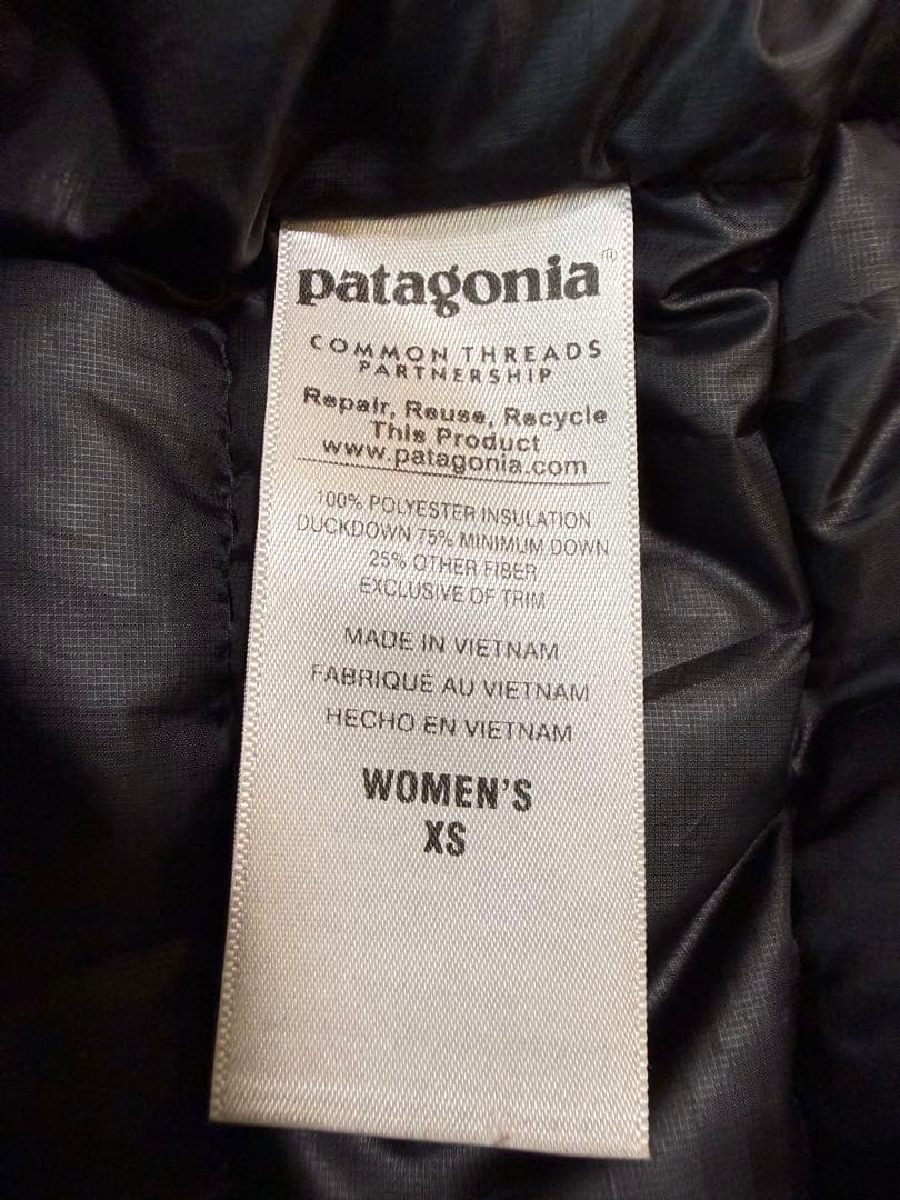 patagoniaブラック フード付きダウンジャケット