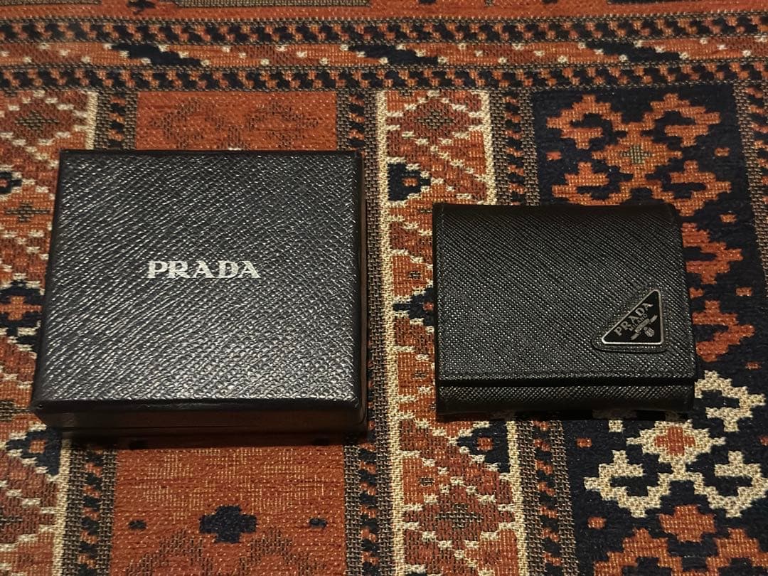 PRADA サフィアーノトライアングルケース プラダ 小銭入れ　財布