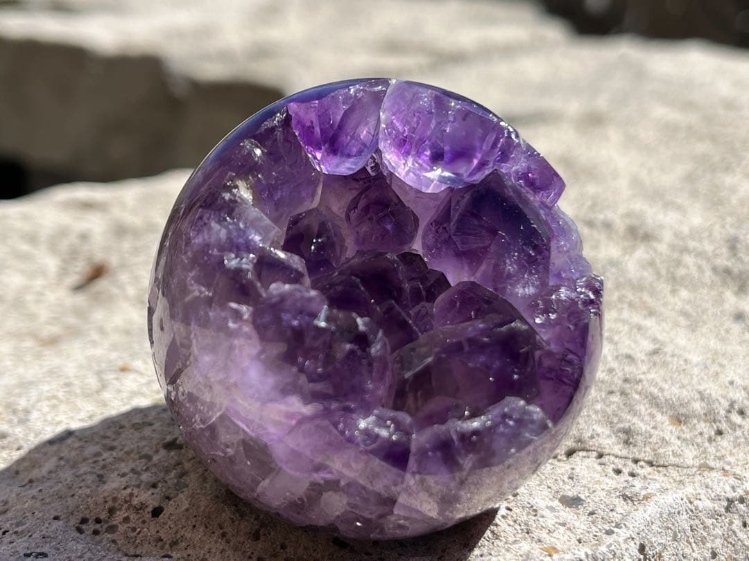 【来福】ウルグアイ産⭐️帝王アメジスト笑口⭐️龍穴⭐️N2⭐️台座付き