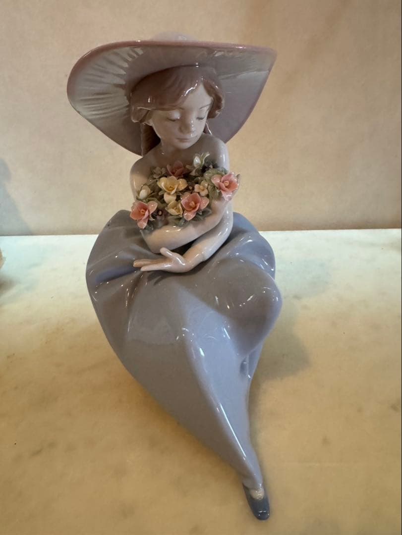 LLADRO リアドロ　5862 花の香りにつつまれて