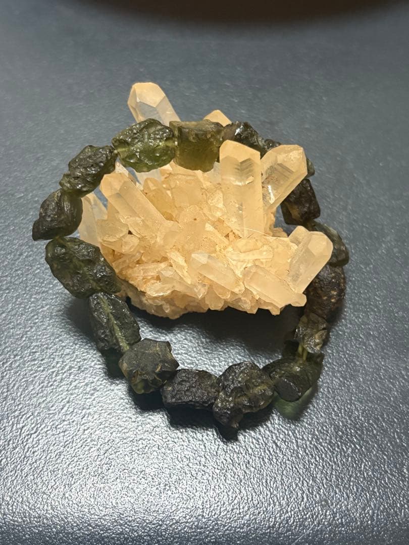 【売り切り最終値下げ】モルダバイト　原石　ブレスレット