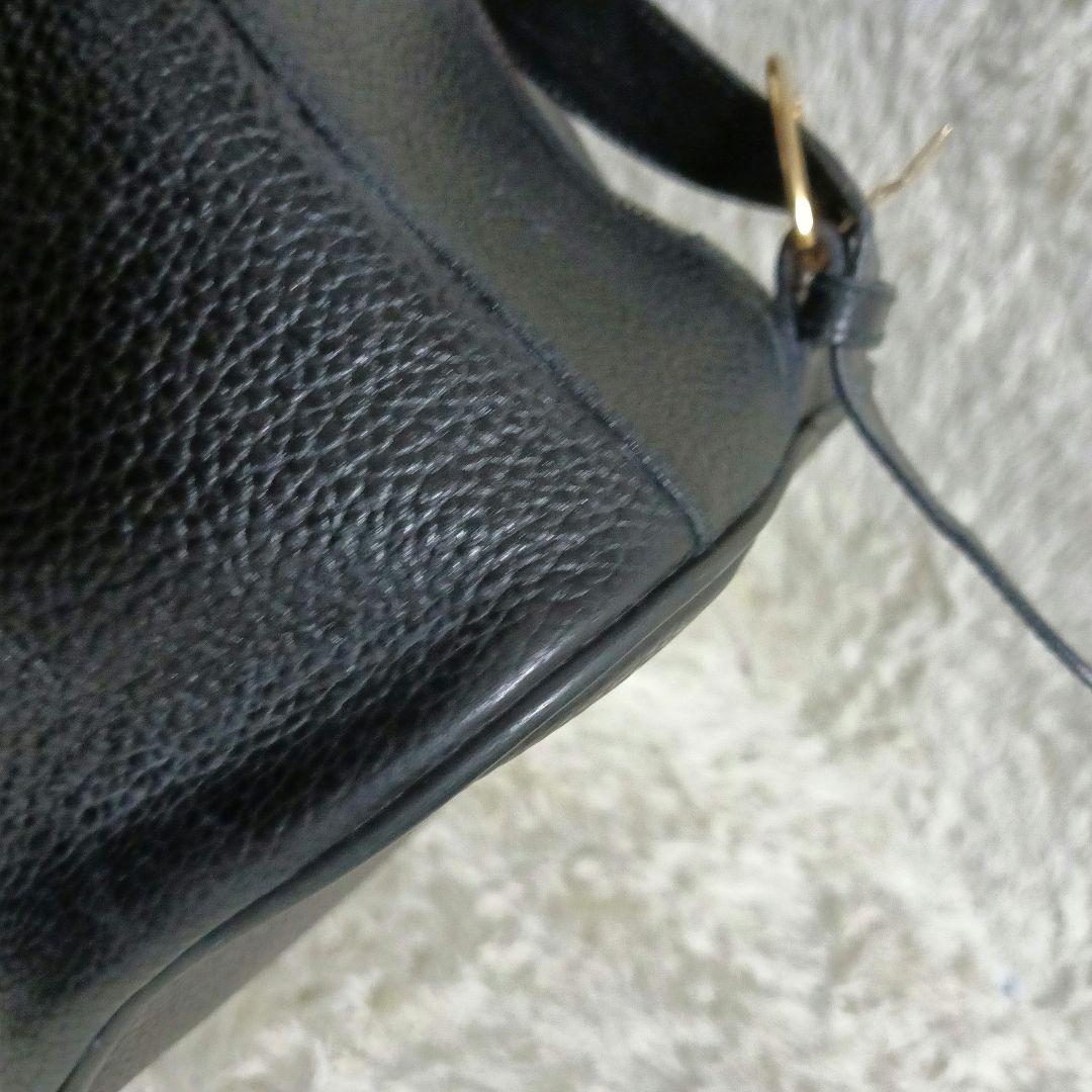 美品　サルヴァトーレ フェラガモ　ボディバッグ　ヴァラ　レザー　黒