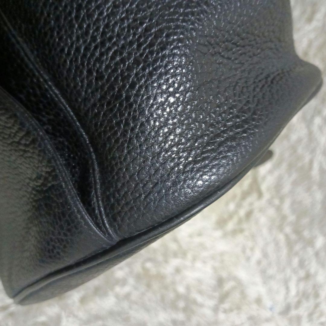 美品　サルヴァトーレ フェラガモ　ボディバッグ　ヴァラ　レザー　黒