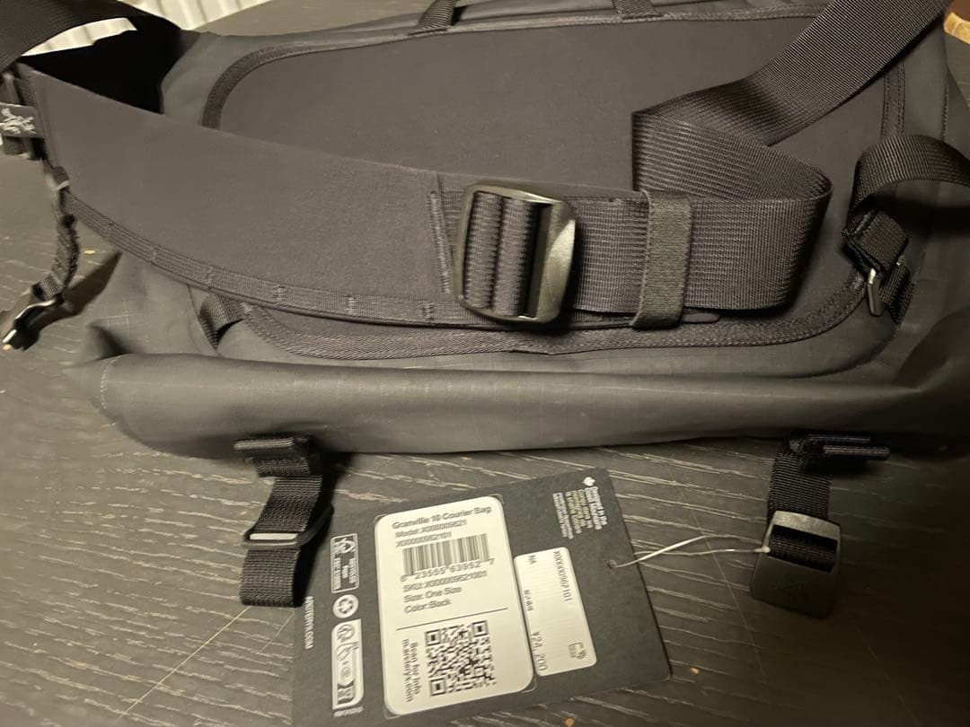 ⭐︎新品未使用⭐︎アークテリクス　グランヴィル10 クーリエ　BLACK 男女兼用