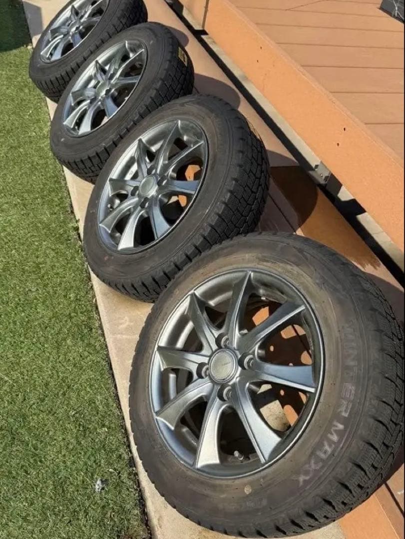 美品 ダンロップ スタッドレスタイヤ 14インチ 2020 年　トヨタ　社外