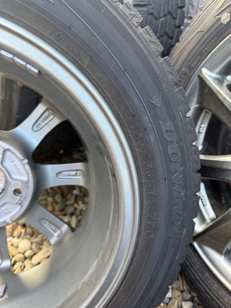 美品 ダンロップ スタッドレスタイヤ 14インチ 2020 年　トヨタ　社外